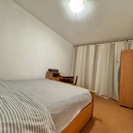 Апартаменти З 2-Ма Кімнатами В 5 Хвилинах Від М. Печерська Kiev Esterno foto