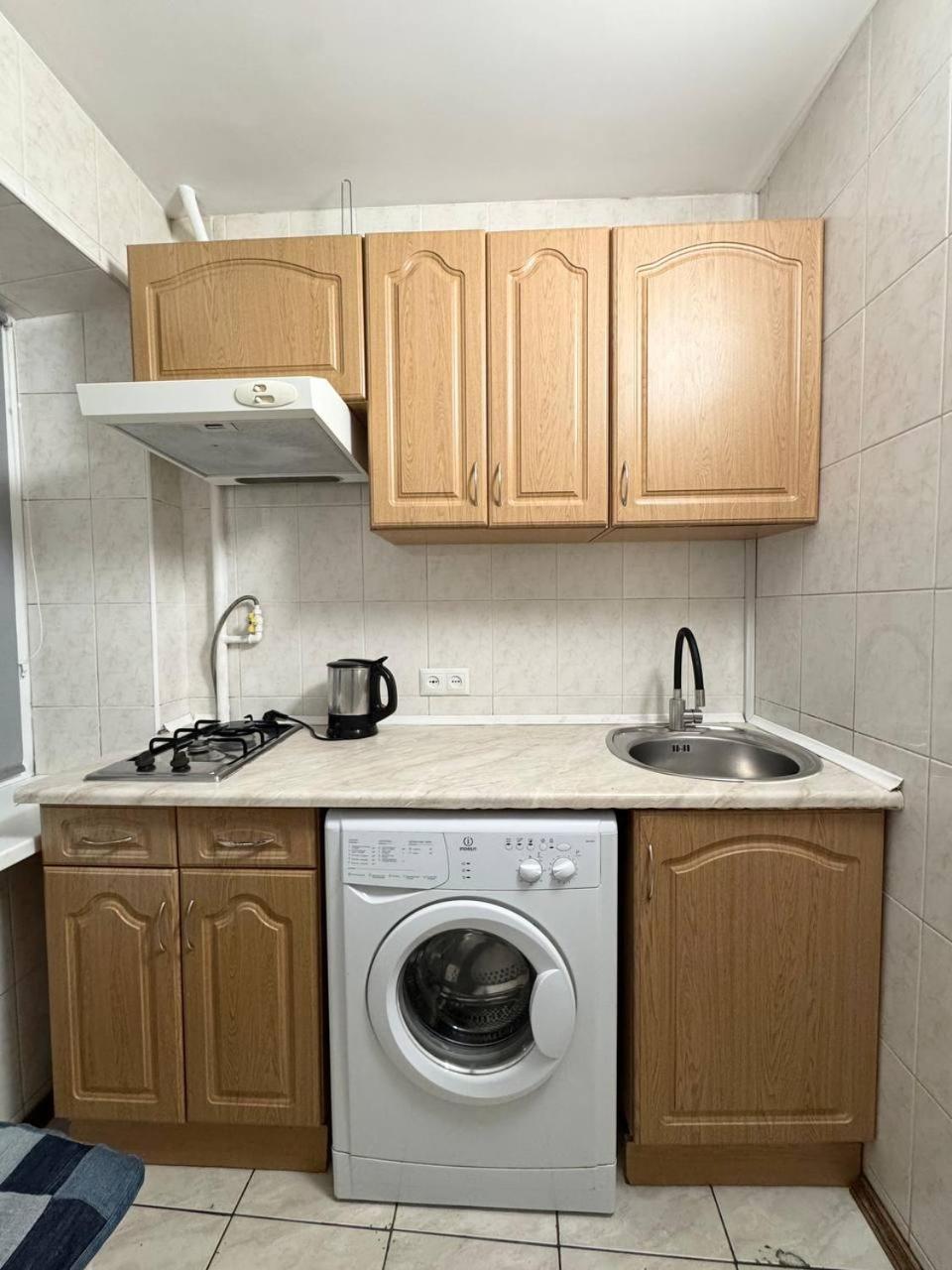 Апартаменти З 2-Ма Кімнатами В 5 Хвилинах Від М. Печерська Kiev Esterno foto